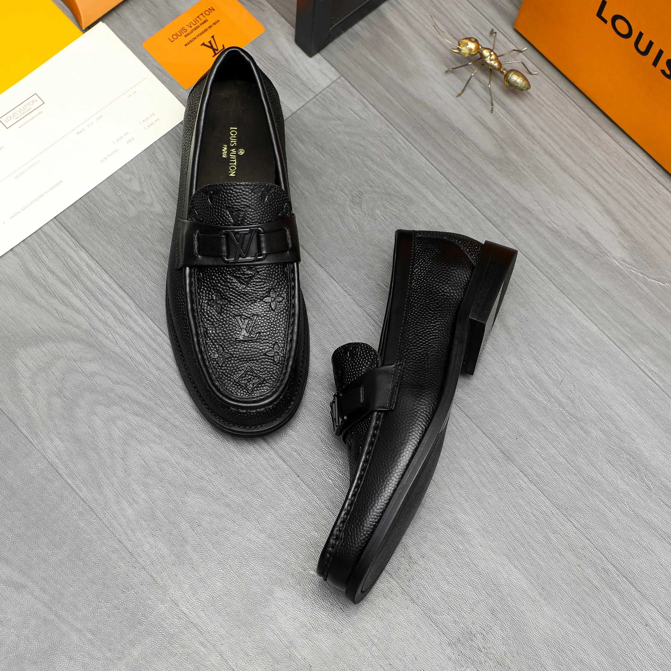 Men's shoes 💰420 Product trademark: LV "Louis Vuitton" business slip-on leather shoes Regular size: 38-45 (45 is custom-made and non-returnable) Product materials: Selected grain embossed cowhide upper, cowhide lining, original outsole